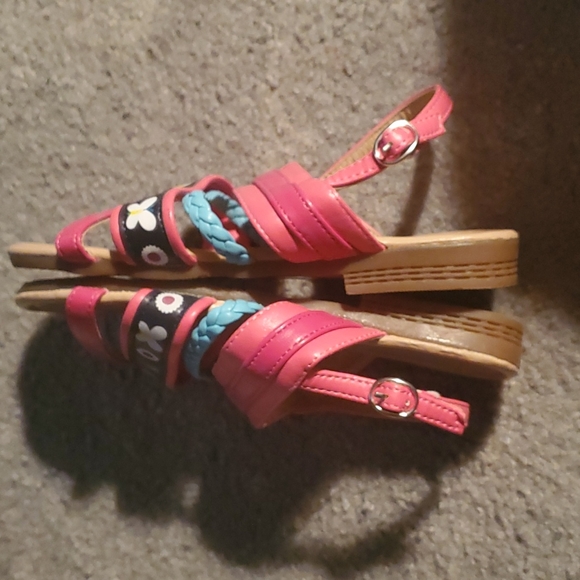 Sandals 2 Avon butterfly multi colored match everything - Picture 4 of 8